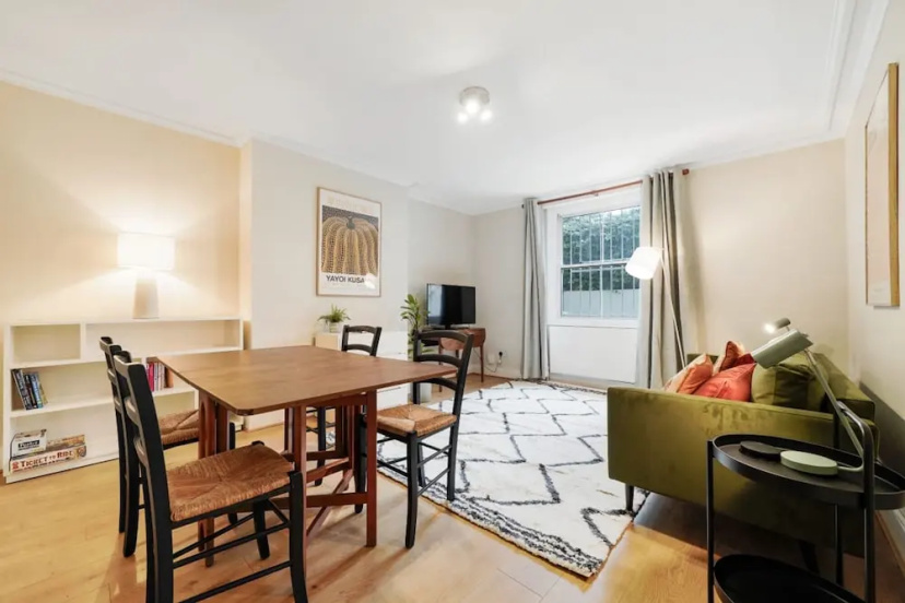 The Earl s Court Wonder - Adorable 1bdr Flat With Terrace — отель с удобным расположением в Лондоне