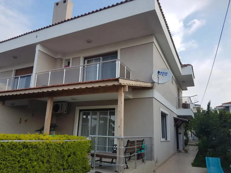 Alaçatı'da Bahçeli 3+1 Villa — отель с удобным расположением в Чешме