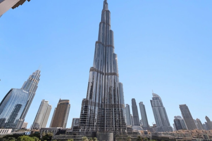 Luxurious 3-bedroom Apartment Facing Burj Khalifa in The Address Dubai Opera — отель с удобствами в Дубае