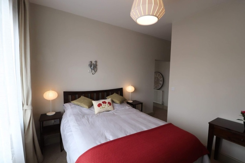 Stylish Light-filled 1 Bedroom Flat In Hammersmith — комфортный отель в Лондоне