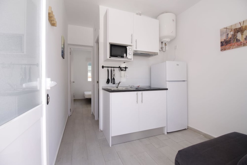 Apartamento exterior 1º Planta con A/C y WiFi en Rafaela Ybarra SAN2 — отель с удобствами в Мадриде