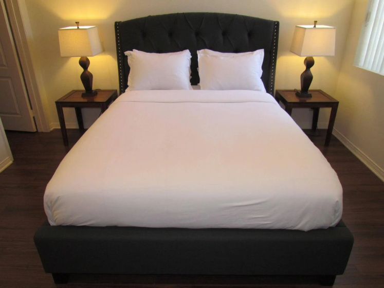 Цены на Next to Four Season Hotel, Luxury Apartment в Лос-Анджелесе