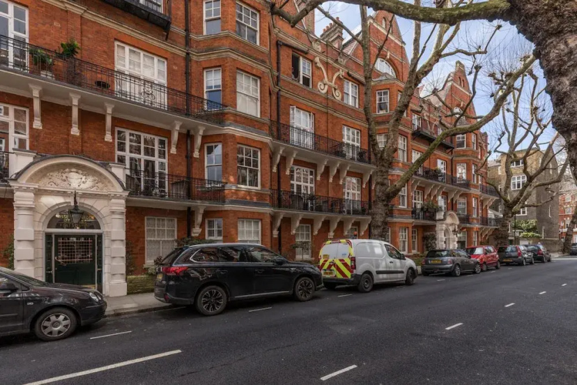 Eson2 - Charming 3 Bedroom Flat in Chelsea — комфортный отель в Лондоне