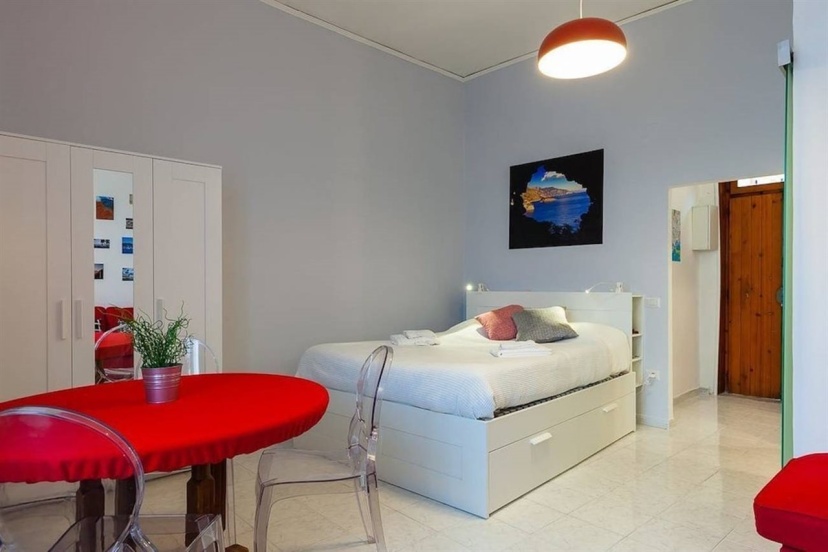 Apartment - Rampe S.Antonio II BH 93 — отель с удобствами в Неаполе