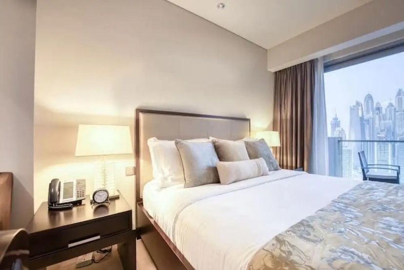 SuperHost - Deluxe Studio with Stunning Marina Views - JW Marriott Dubai Marina — отель с удобным расположением в Дубае