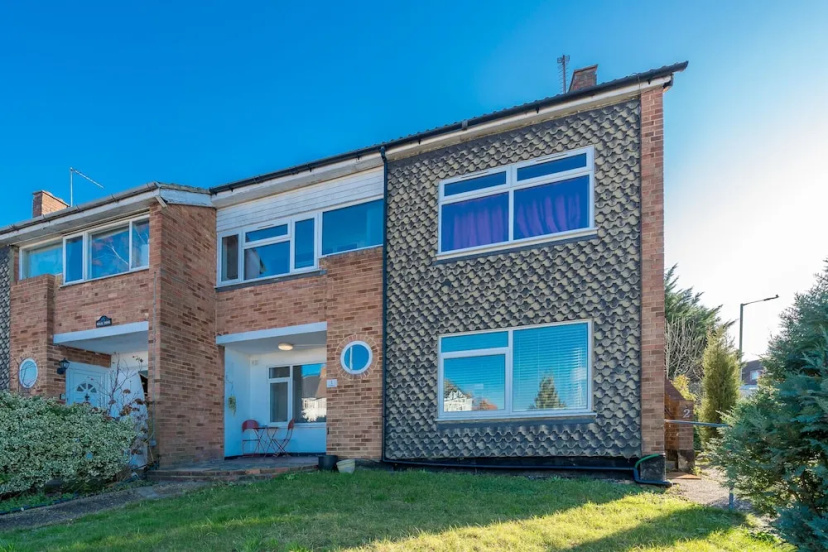 Madika Homes Stunning 2-bed Apartment in Edgware — отель с удобствами в Лондоне