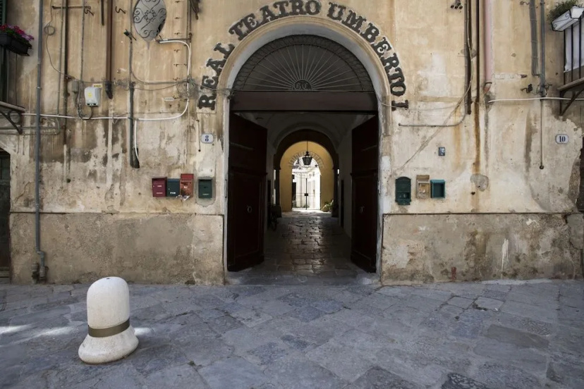 Real Umberto I ° - Kalsa - Center Palermo — отель с удобствами в Палермо