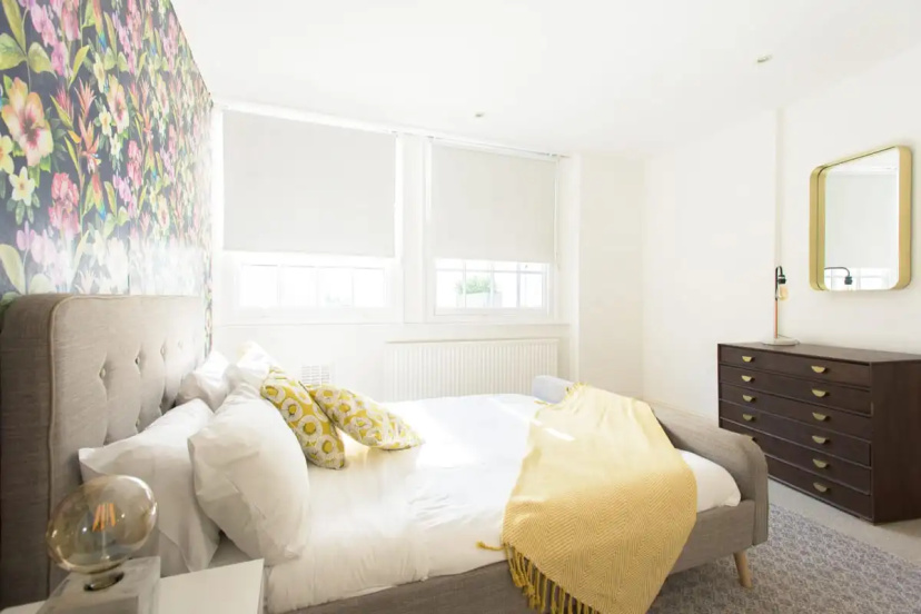 The Harrods Mews - Modern 4BDR Mews Home with Rooftop Terrace & Garage — комфортный отель в Лондоне