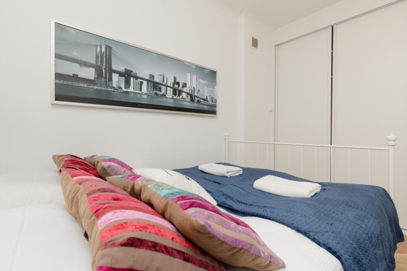 Elegant Warsaw Apartment by Renters — отель в Варшаве, Польша