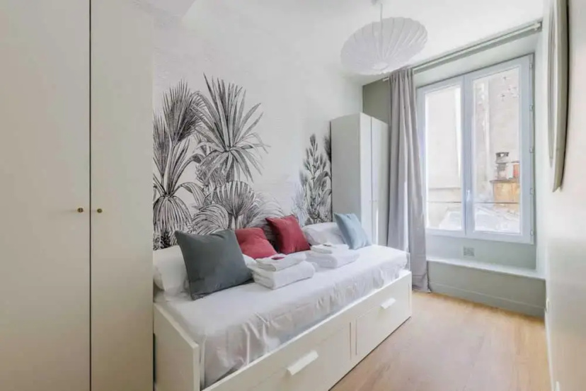 Chic Apartment - 2br/6p - Jardin du Luxembourg — отель с удобным расположением в Париже