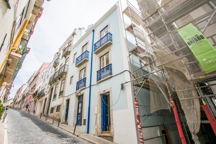 LxWay Apartments Beco do Caldeira — отель с удобным расположением в Лиссабоне