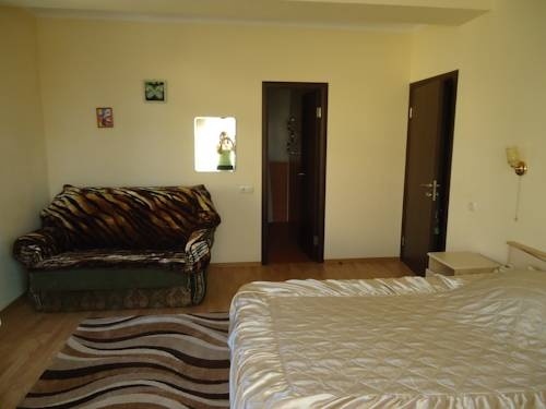 Na Belih Akatsiy Guest House — отель в Сочи, Россия