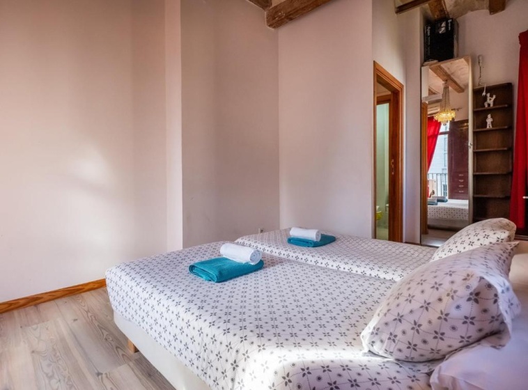 Apartamentos El Pintor — отель в Барселоне, Испания