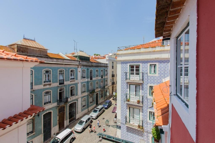 Alfama Sunny & Typical Apartment, By TimeCooler — комфортный отель в Лиссабоне