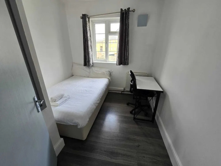 Room in Guest Room - Limehouse Townhomes With Modern Spacious Serviced Double Room — отзывы гостей и цены