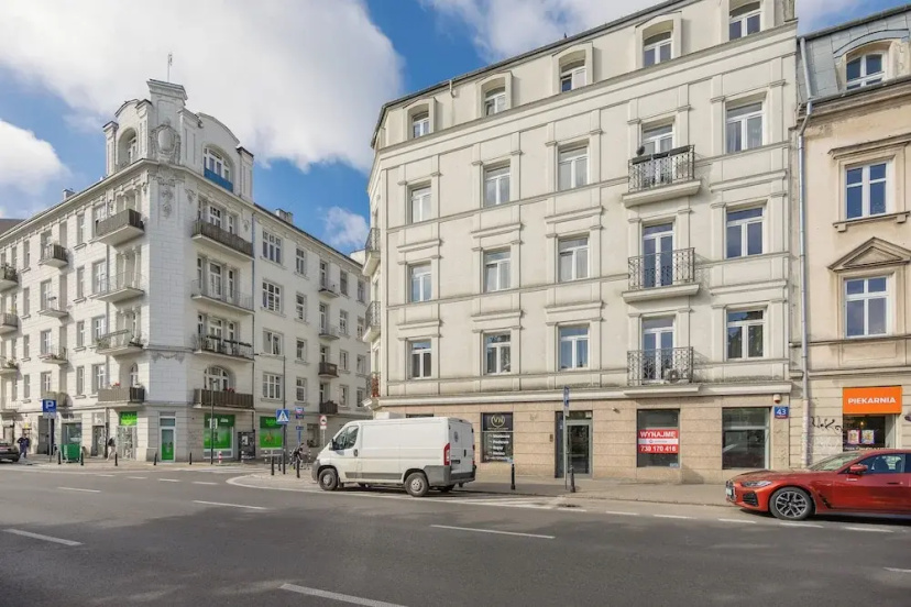Bright Apartment for 4 by Renters — комфортный отель в Варшаве