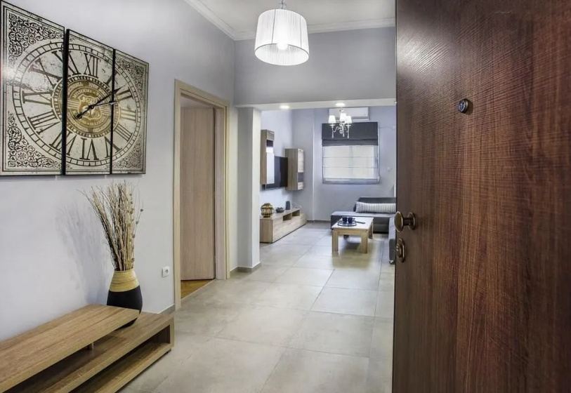 Spacious 3-Bedroom Apartment 90M From Train — отель в Афины, Греция