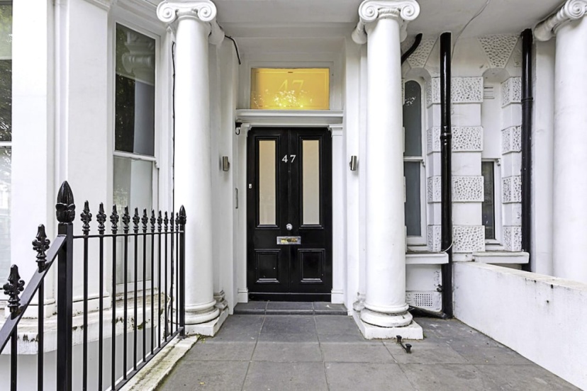 Beautiful Abode in Kensington Olympia — комфортный отель в Лондоне