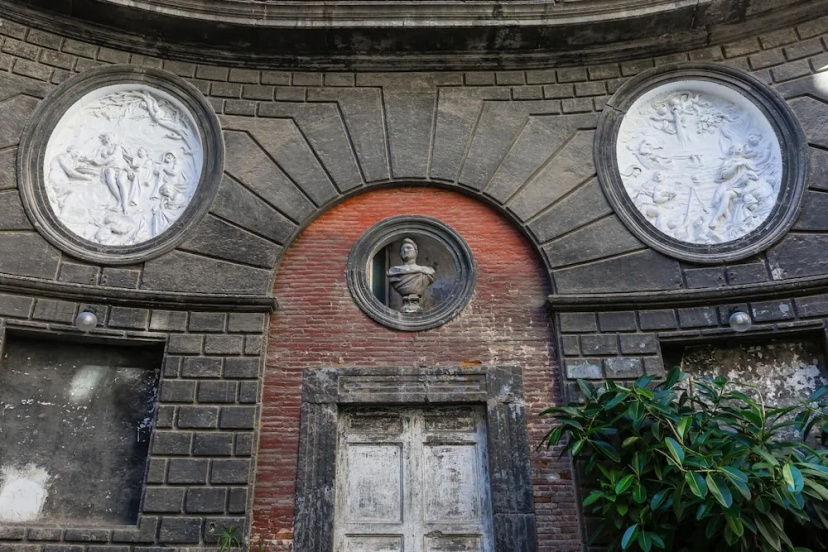 Double Room at Historical Palazzo Spinelli — отель с удобным расположением в Неаполе