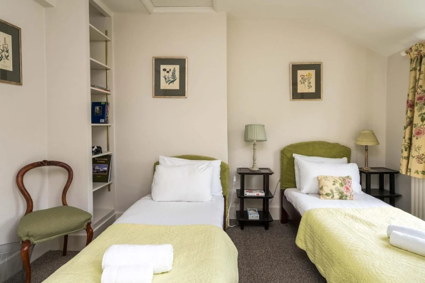 Charming 2BD Garden House - Hammersmith — отель с удобствами в Лондоне