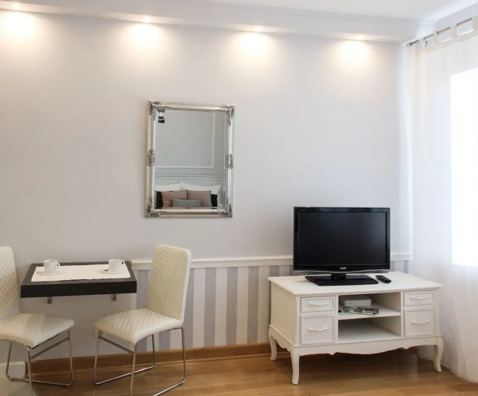 Piekna Downtown Apartment — отель с удобным расположением в Варшаве