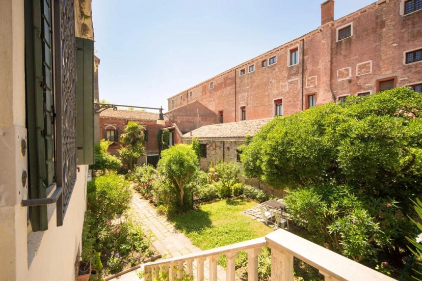 Apartment With 4 Bedrooms in Venezia, With Furnished Terrace and Wifi — забронировать отель в Венеции