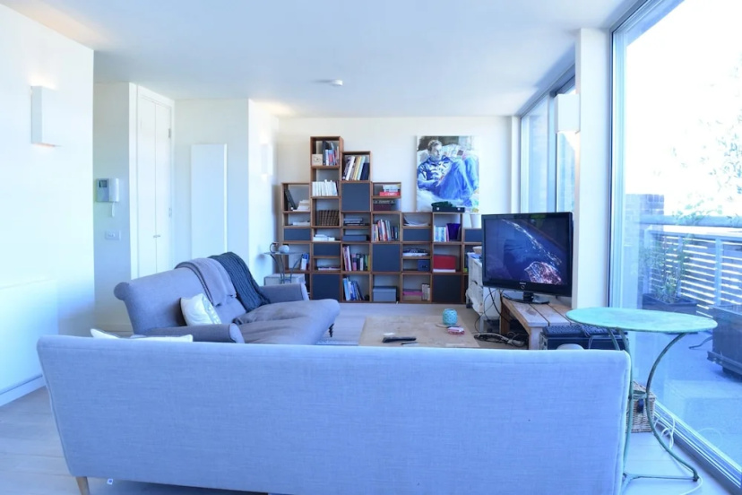 2 Bedroom Apartment With Terrace In Shoreditch — отель с удобным расположением в Лондоне