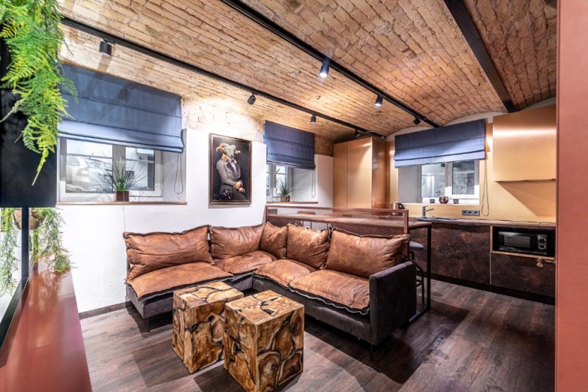 UNESCO Hidden Arches – Restored 3 Bedroom Apartment in the Historic Pilies St. — отель с удобствами в Вильнюсе