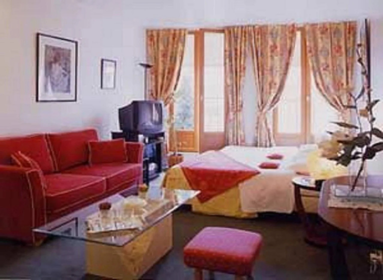 Studio Apartments rue de la Harpe — забронировать отель в Париже