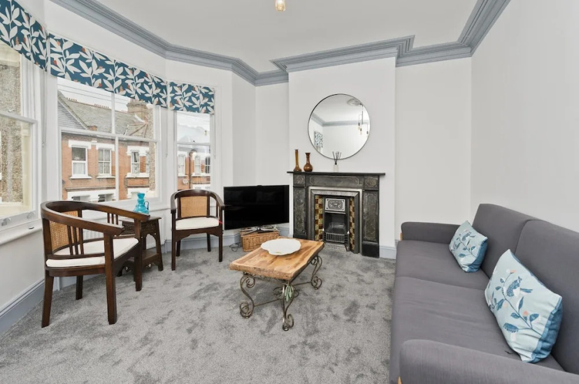 Stylish one Bedroom Flat Near Kew Gardens by Underthedoormat — отель с удобствами в Лондоне