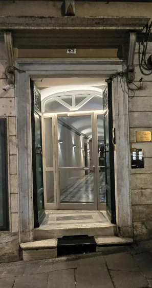 Rooms And Comfort Apartment — отель в Риме, Италия