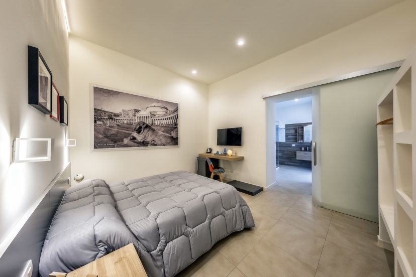Napoli Squares Suites — комфортный отель в Неаполе