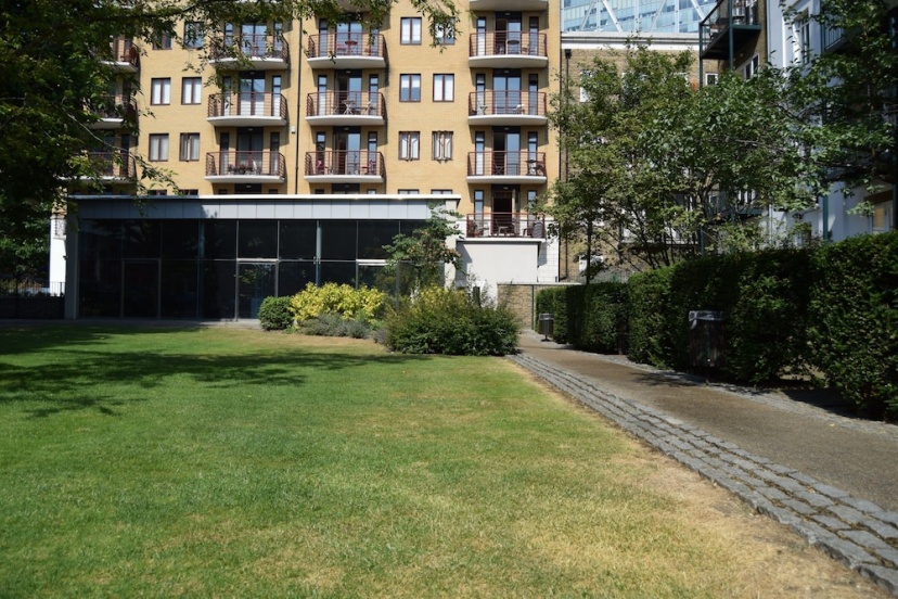 Цены на Stylish 2 Bedroom Apartment Near Spitalfields Market в Лондоне