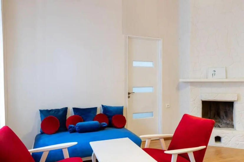 Цены на Cozy 2 Bedroom Apartment In The Center of Tbilisi в Тбилиси