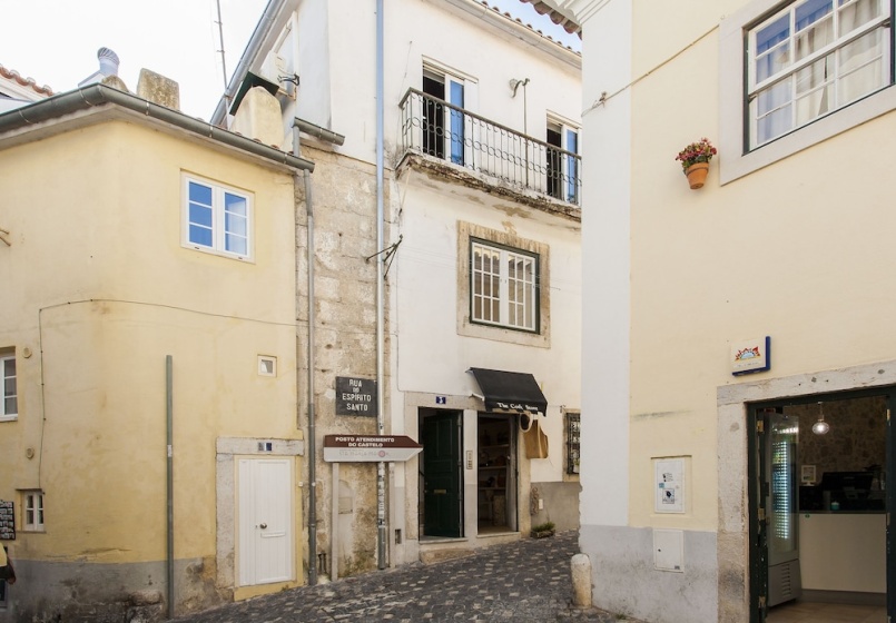 ALTIDO Castelo Duplex — отель с удобствами в Лиссабоне
