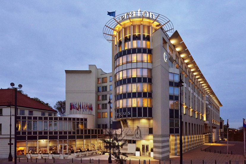 Sheraton Grand Warsaw — забронировать отель в Варшаве