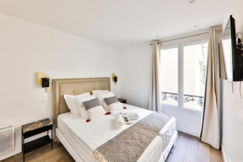 BASTILLE/LE MARAIS-LUXURIOUS 3 rooms flat — комфортный отель в Париже