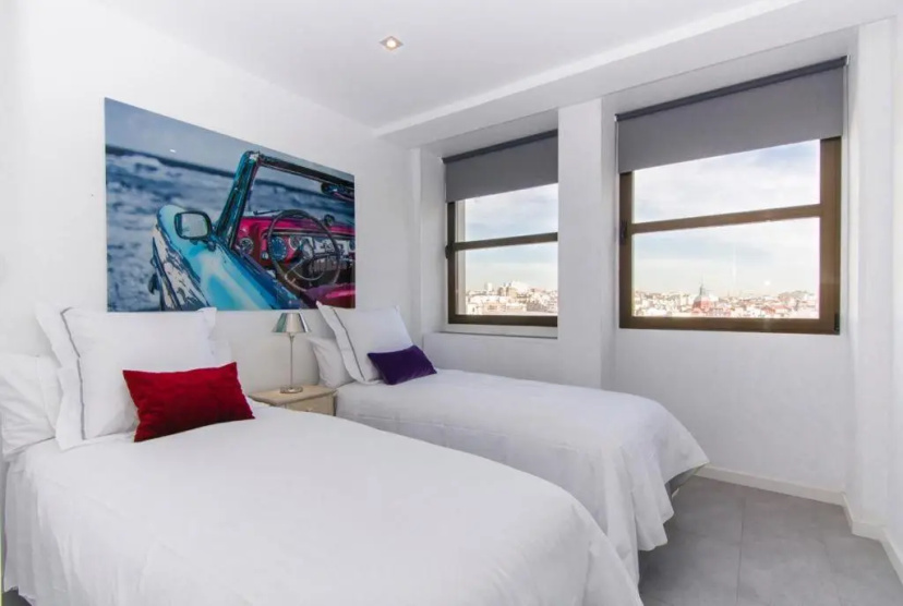 Plaza Espana & Gran Via 2BD 1BTH — отель с удобствами в Мадриде