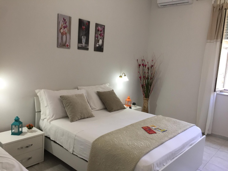 Dream Home,large, clean and strategic apartment — отель в Неаполе, Италия