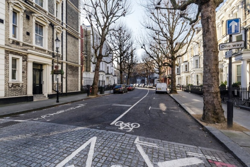Цены на Elegant Earl's Court 2 bed 2 Bath Near Tube в Лондоне