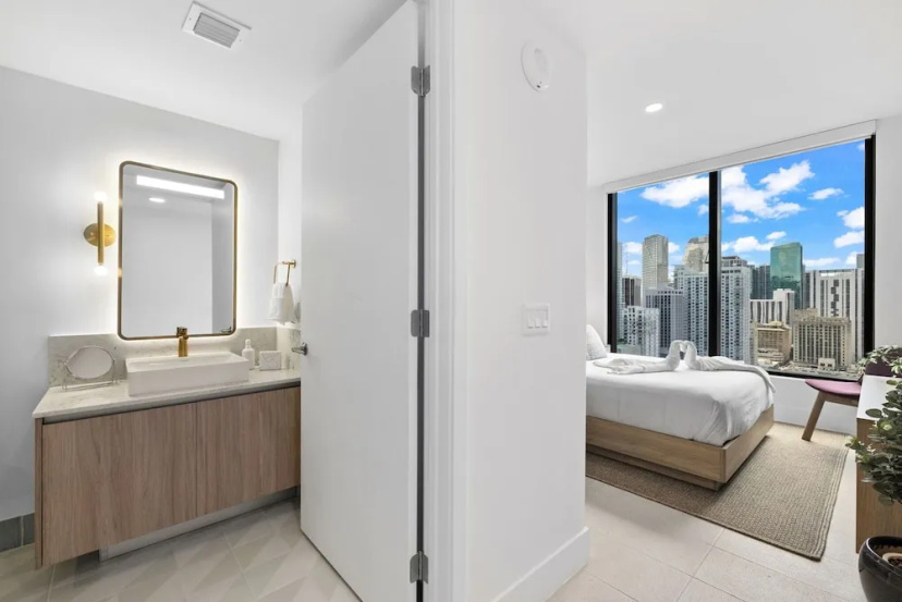 Bayfront 3BR in Downtown Miami — отель с удобствами в Майами