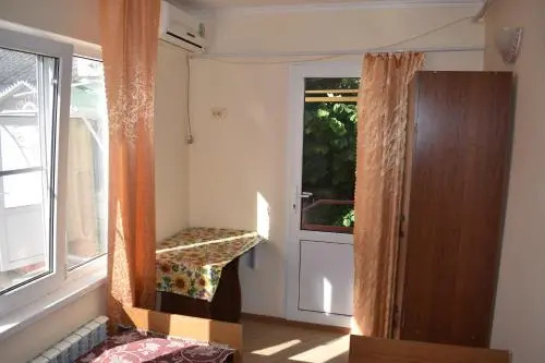 Guest house U Alekseya — отель с удобствами в Витязево