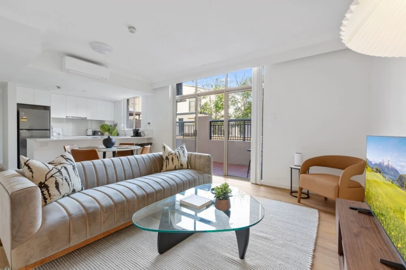 Stylish 2-bed Apartment With Pool in Camperdown — комфортный отель в Сиднее