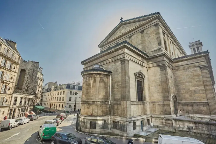 Superb Apartment Center of Paris/montmartre — отель с удобным расположением в Париже