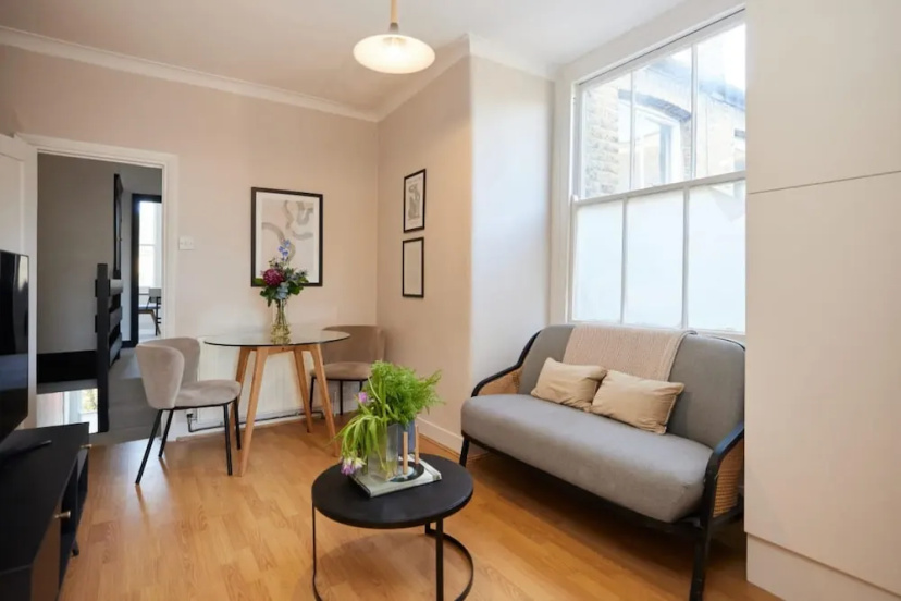 The Leyton Midland Crib - Cozy 2bdr Flat With Study Room Garden — отель с удобствами в Лондоне