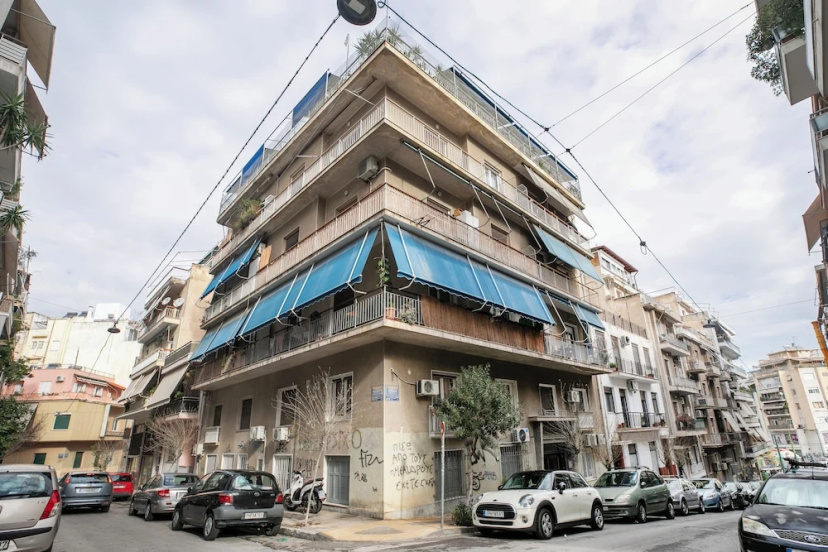 Selesta - 2 Bedroom Apartment in Athens — отель с удобствами в Афины