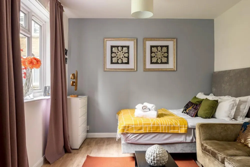 Beautiful 1 Bedroom Apartment With a Garden in Fulham — комфортный отель в Лондоне