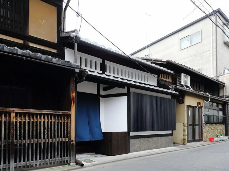 Kyoto Ikken Machiya Satoi Tetsusen Omiya Gojo 3 — отель в Киото, Япония