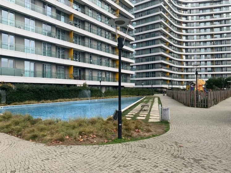 Modern 1 1 Apartment w Terrace Near Mail of IST — забронировать отель в Стамбуле