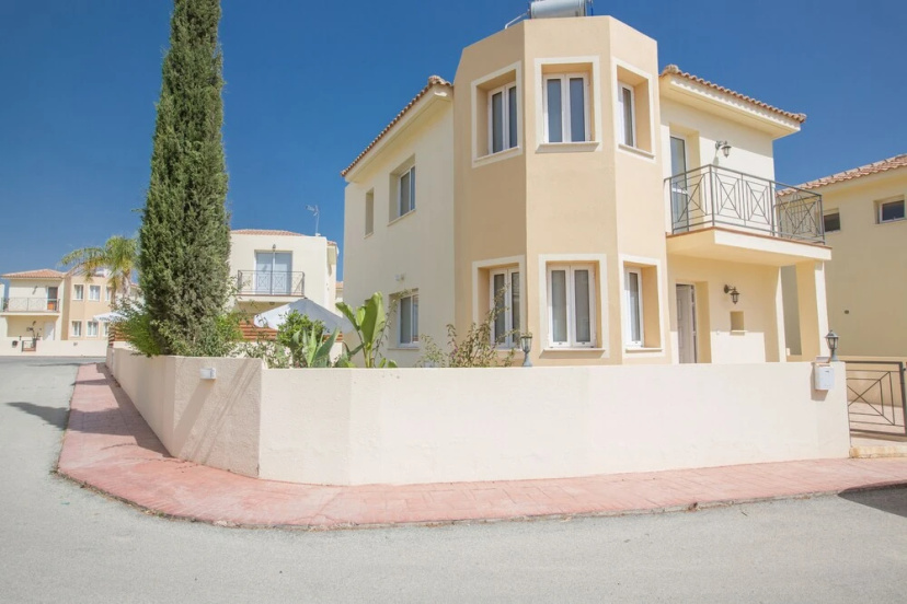 Villa Carmen,2 Minute Walk To Beach — отель с удобствами в Протарас